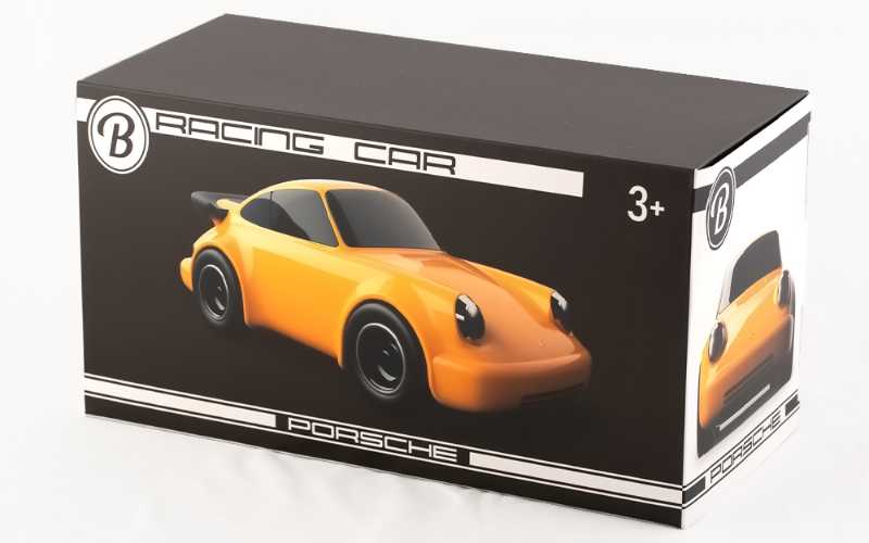 Gelbes Porsche Spielzeugauto von Baghera Verpackung