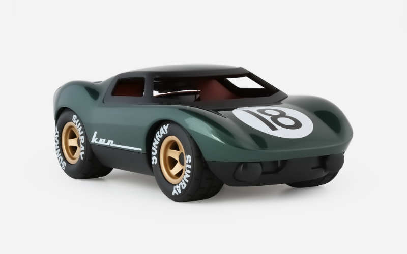 Playforever Ken Rodgers in Grün | Spielzeugauto Rennwagen Frontalansicht