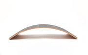 Balance Board Wobbel® "Starter” mit Filz in "Baby Mouse" Grau | Balance Board aus Holz also Wippe oder Brücke