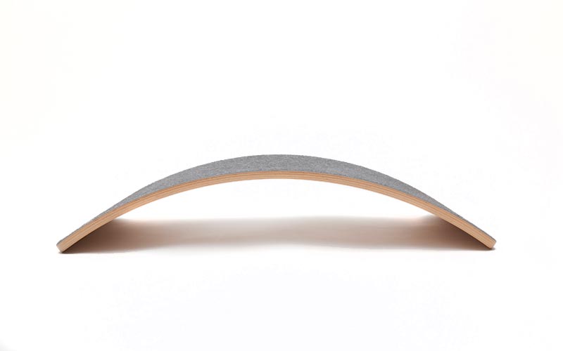 Balance Board Wobbel® "Starter” mit Filz in "Baby Mouse" Grau | Balance Board aus Holz also Wippe oder Brücke