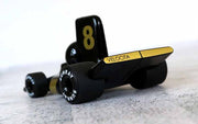 Playforever Velocita Emilio | Schwarze goldenes Retro F1 Design Modellauto als Dekoobjekt