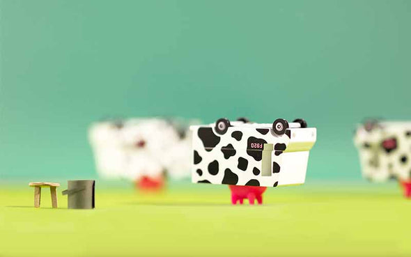 Spielzeugauto von Candylab Toys | CANDYCAR Milk Van Holzauto - das perfekte Geschenk für alle Kuh Liebhaber