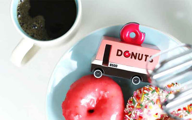 Spielzeugauto Candylab Toys Donut Van | Candycar® Holzautos bei Holzflitzer.de