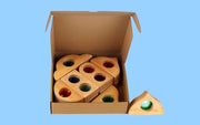 BAUSPIEL Märchenfenster aus Holz mit Acrylsteinen (bunt) sortiert in Karton verpackt.