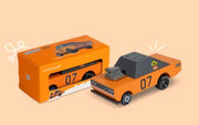 Candycar Holzauto Stormduker | Candylab Toys Toons Spielzeugauto neben Verpackung