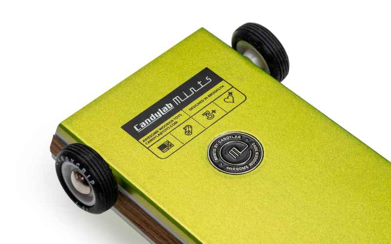 Candylab Toys Mint Surf Wagon inspiriert vom "Woodie" und jetzt mit Metallic-Lackierung