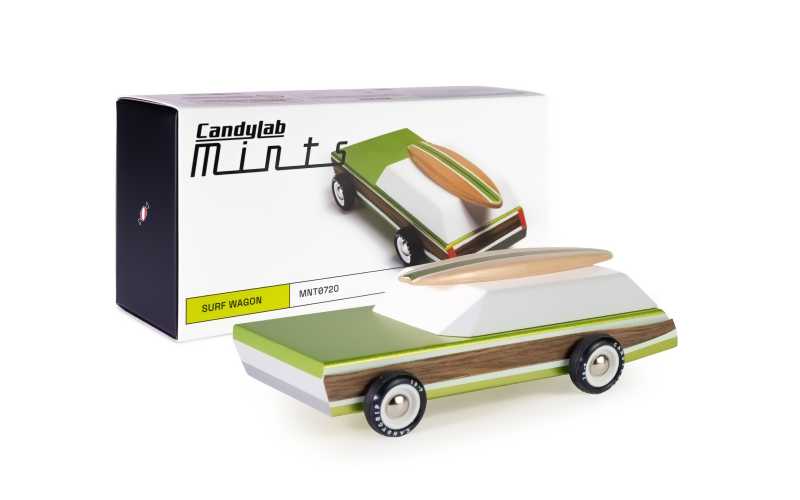 Candylab Toys Surf Wagon Holzauto mit magnetischem Surfbrett und hochwertigem Karton 
