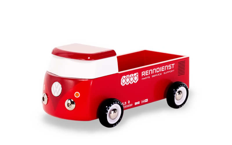 Ein VW Bus Pritschenwagen in rotem "Renndienst" Stil als Holzauto interpretiert von Candylab Toys