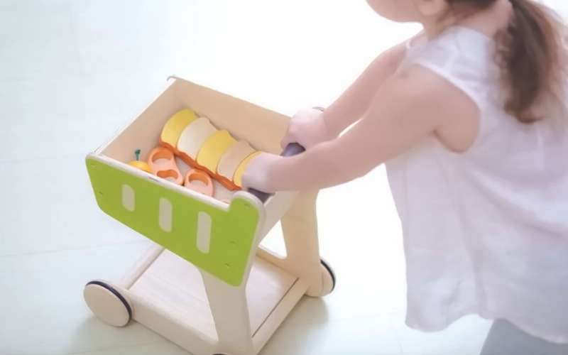 Carrello spesa in legno per bambini  Pianificare i giocattoli –
