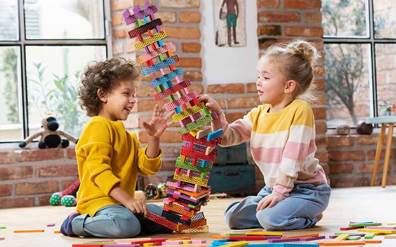 Holzspielzeug für Kitas und den Schulbetrieb | Bei Holzflitzer.de findest du nachhaltige Spielwaren, die für den Alltag in der Kindertagesstätte und Schule geeignet sind.