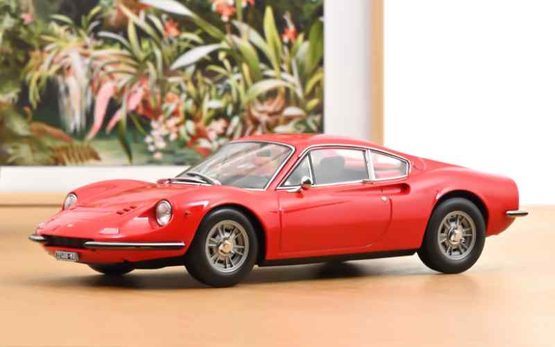 Ferrari Dino 246 GT 1968 Rot in Maßstab 1:18 | NOREV Modellauto