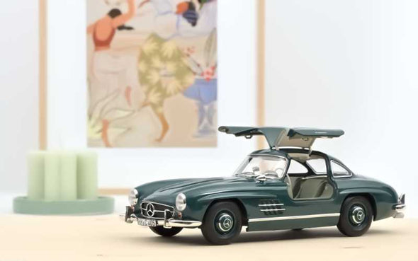 Norev Modellauto des Mercedes Benz 300 SL | Grüner Flügeltürer im Maßstab 1:18