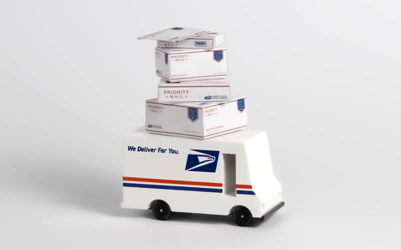Spielzeugauto von Candylab Toys USPS Mailvans (Postauto) im Candyvan Stil aus Holz