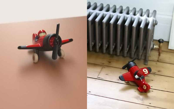 Spielzeugflugzeug von Playforever Toys: MIMMO in rot | Propellerflugzeug zum Spielen