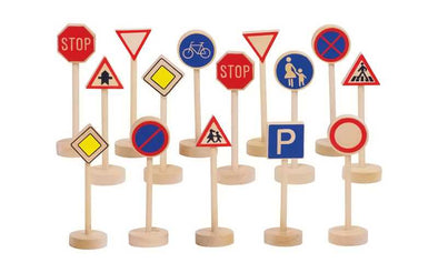 Verkehrsschilder aus Holz von Goki | 15 Spielzeug Verkehrszeichen
