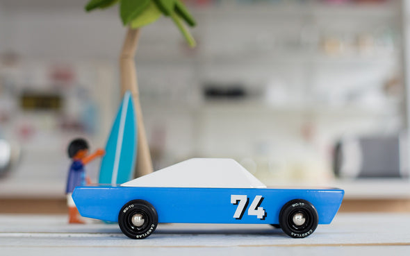 Blaues Spielzeug Auto aus Holz Blu74 von Candylab Toys
