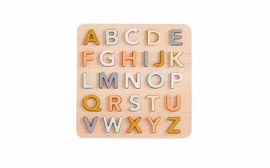 Buchstabenpuzzle aus Holz von Kids Concept