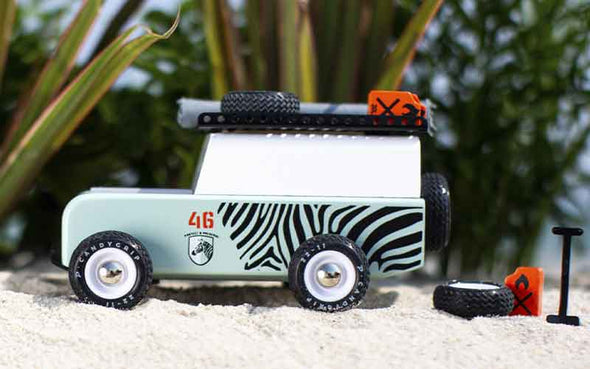 Candylab Toys Drifter Zebra Holzspielzeug Geländewagen im Overlander Stil