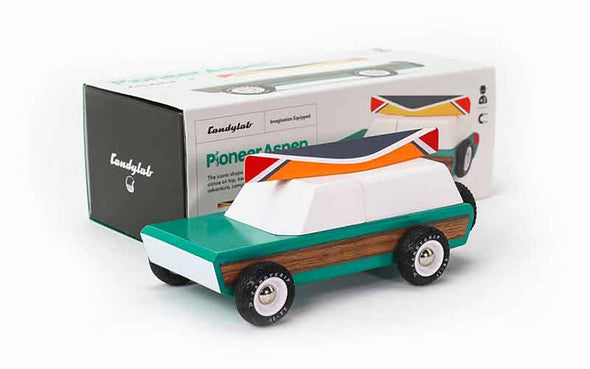 Candylab Toys Pioneer Aspen | Amerikanisches Holzspielzeug mit magnetischem Kanu