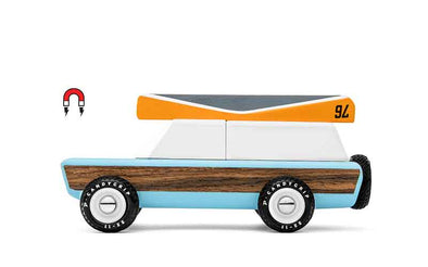 Candylab Toys Pioneer Holzauto im amerikanischen Stil mit magnetischem Kanu
