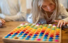 Filzkugeln mit Holzbrett zum Spielen und Sortieren | Romanswerk Montessori Brett und Holzspielzeug
