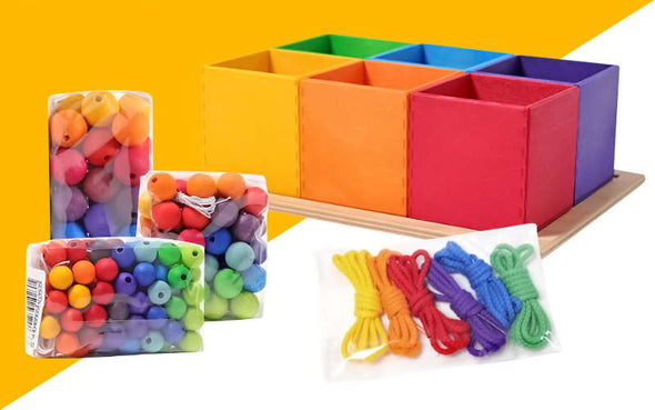 Grimms Fädelspiel Set für Kindergarten | Fädelschnüre mit bunten Holzkugeln und Sortierhilfe - geeignet für Bildungseinrichtungen 