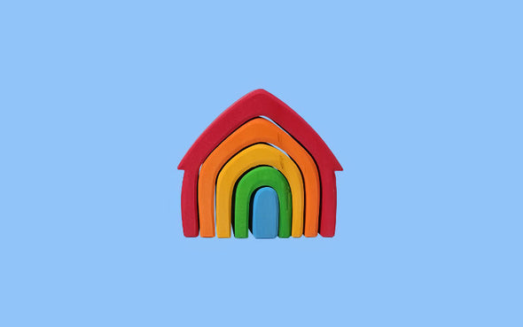 Grimms Holzspielzeug buntes Haus in den Farben des Regenbogens | Holzspielhaus für die offene Spielwelt von Grimms