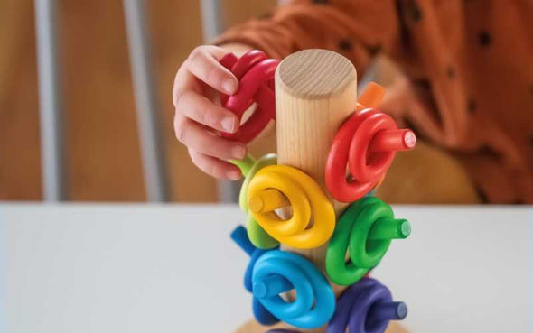 Grimms Sortierhilfe mit bunten Bauringen | Sortierspiel Holzspielzeug