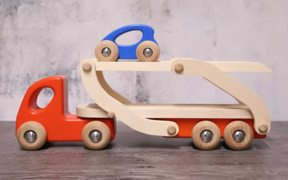 Holzauto Laster von Bajo Toys  | Holzspielzeug Autotransporter 