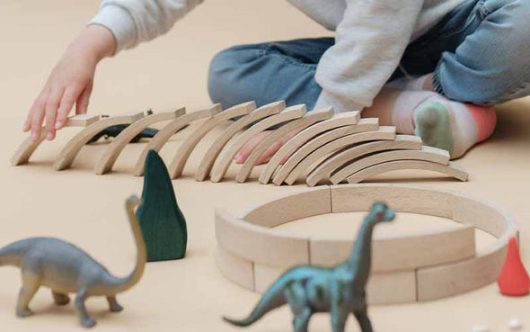 Holzbausteine von Abel Blocks | 66 kleine Holzbausteine aus unbehandeltem Holz in der typischen runden Form für Abel Holzspielzeug