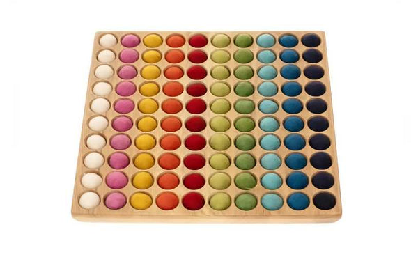 Holzspielzeug von Romanswerk: "Farbenspiel 1-100" mit Filzkugeln zum Erlernen von Grundrechenarten