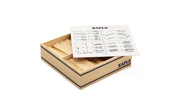 Kapla Steine 100 Einsteiger Box Naturholz Bausteine mit einfacher Bauanleitung für Kinder, die noch Anfänger im Bauen mit KAPLA® Holzbausteinen sind.
