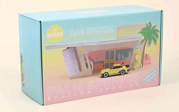 Die Norev "Palm Springs" Waschanlage inklusive Porsche 911 Spielzeugauto kommt in einem schönen Design Karton und eignet sich daher prima als Geschenk für Kinder ab 3 Jahren.