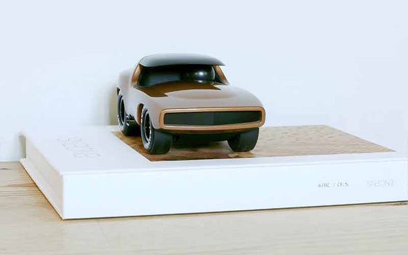 Playforever Leadbelly Burnside Modellauto | Goldenes Muscle Car als Deko Objekt