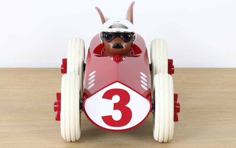Playforever Rufus Patrick | Der Spielzeug Rennwagen mit Schlappohr Hund als Rennfahrer