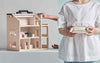 Puppenhaus aus Holz mit Zubehör | Das Kids Concept Spielhaus für Puppen kommt inklusive Zubehör aus HolzPuppenhaus aus Holz möbliert | Das Kids Concept Studio House aus der Aiden Serie