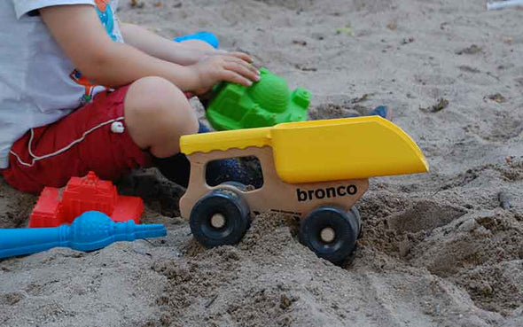 Sandkasten Spielzeug Bagger | Stabiles Sandspielzeug bei Holzflitzer