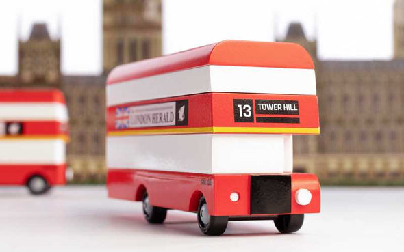 Spielzeugauto von Candylab Toys: der London Bus ist ein roter Doppeldecker wie man ihn in Groß Britannien sieht - jetzt auch als Candycar Holzauto