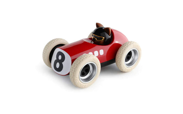 Spielzeugauto von Playforever: der rote EGG Roadster "Hardy" mit der lässigen Katze als Rennfahrer