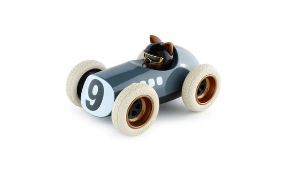 Spielzeugauto von Playforever: der graue EGG Roadster "Scrambler" mit der lässigen Katze als Rennfahrer